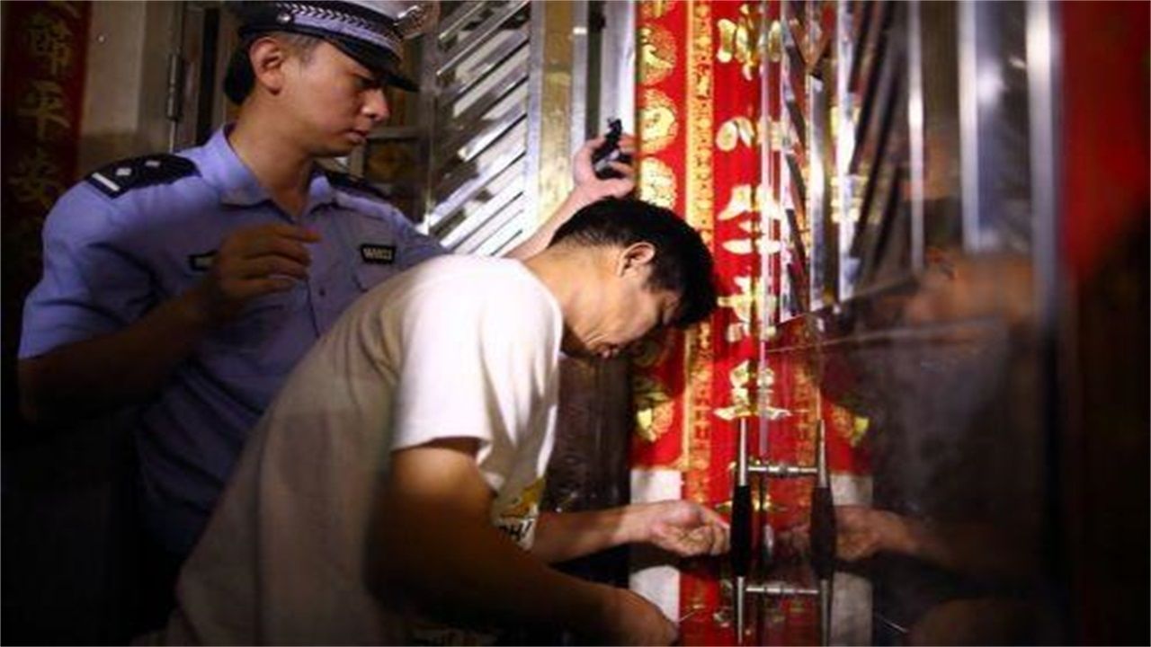 鄂州请开锁师傅开了锁后，师傅